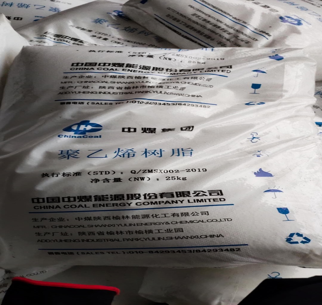 25kg-China-Coal-Yulin-polyethylene-PE-resin-woven-sack-bilingual-factory-label-warehouse-stock-shot
